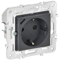 SKANDY Розетка с заземлением с защитными шторками 16А с USB C 18Вт SK-R17T титан IEK