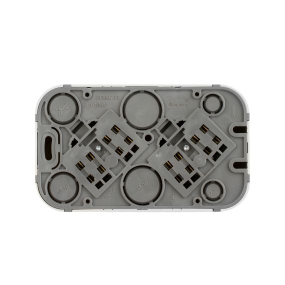 QUTEO Розетка 2-местная для открытой установки без заземления без защитных шторок с предварительным подключением 16А белый QUTEO Розетка 2-местная для открытой установки без заземления без защитных шторок с предварительным подключением 16А белый