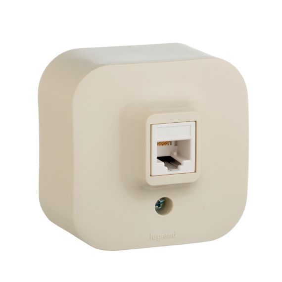 QUTEO Розетка для открытой установки компьютерная RJ45 кат.5E UTP слоновая кость