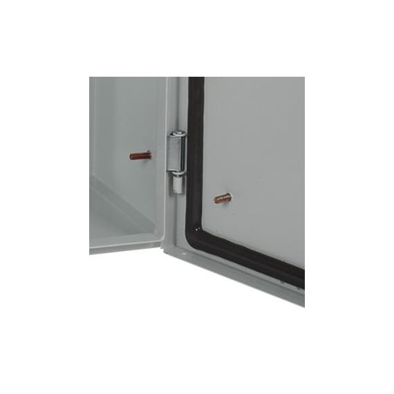 Шпильки заземпения гарантируют безопасность эксплуатации.