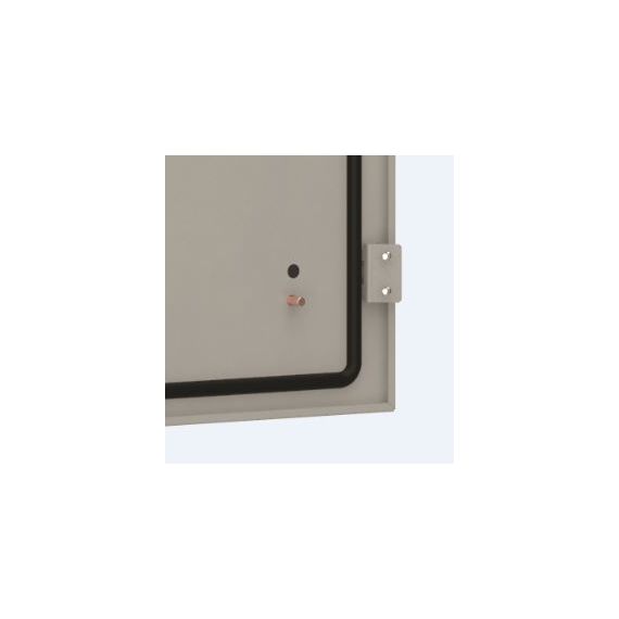 Панель оснащена шпилькой M8, позволяющей подключать заземление к каркасу в наиболее оптимальных мест