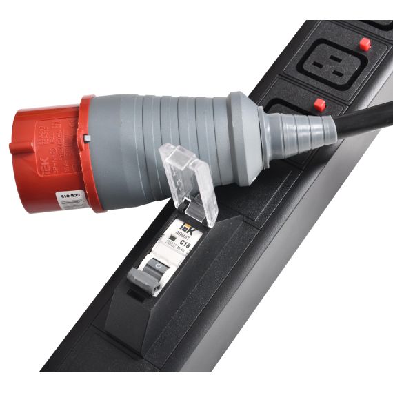 Оснащен силовым разъемом IEK.