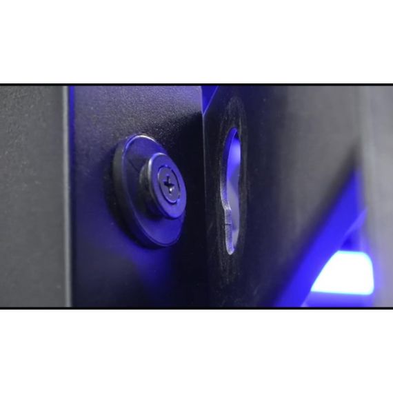 Возможен безынструментальный монтаж PDU в шкаф.