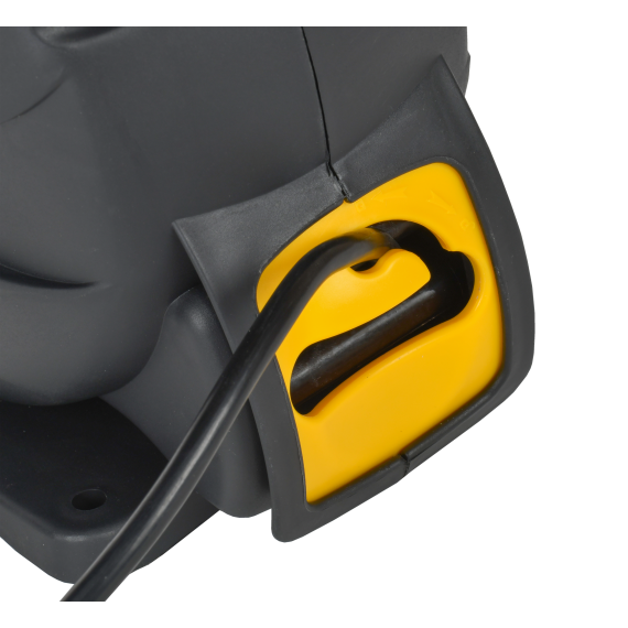 Отверстие для фиксации кабеля на нужной длине, предотвращающее смотку при случайном нажатии на кнопк