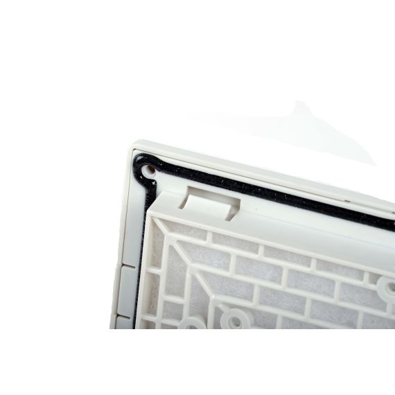 Эффективное предотвращение попадания воды и пыли внутри шкафа за счет полиуретанового уплотнителя и