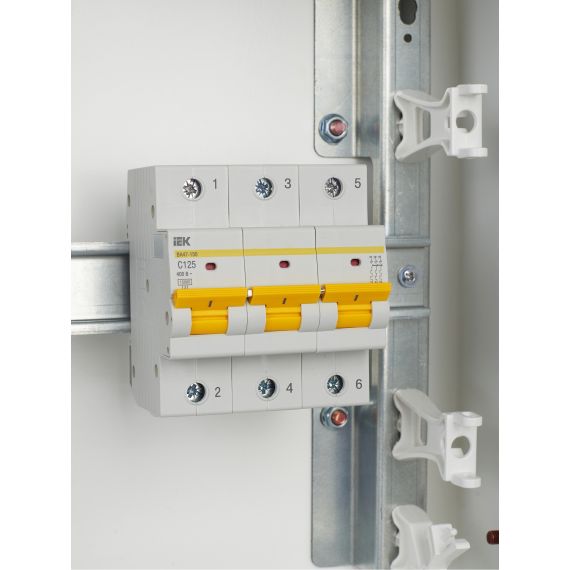KARAT Автоматический выключатель ВА47-150 3P C 125А 15кА IEK