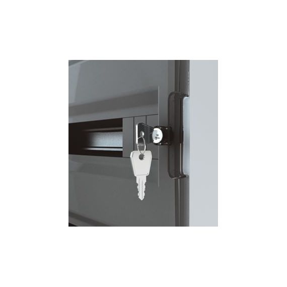 Дверь имеет возможность установки замка (приобретается отдельно).