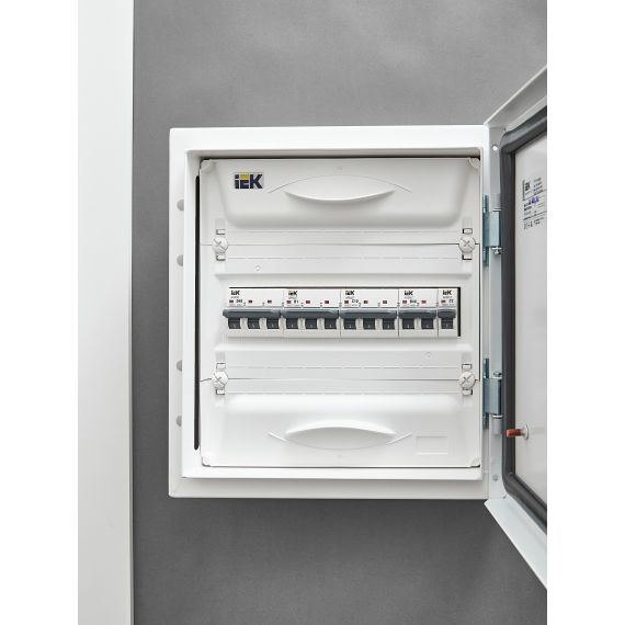 ARMAT Автоматический выключатель M06N 3P B 1А IEK