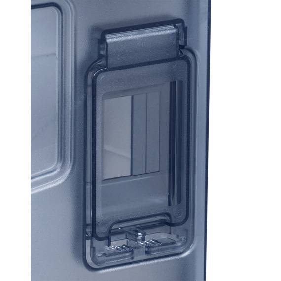 Удобный доступ к автоматическим выключателям, возможность установки до 12 автоматов.