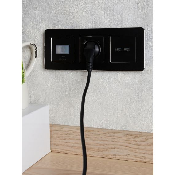 BRITE Рамка 3-местная РУ-3-1-Бр металл черный RE IEK