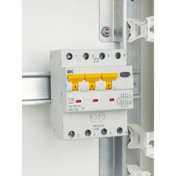 KARAT Автоматический выключатель дифференциального тока АВДТ 34 C32 100мА тип A IEK