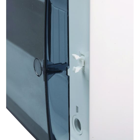 Дверь открывается нажатием