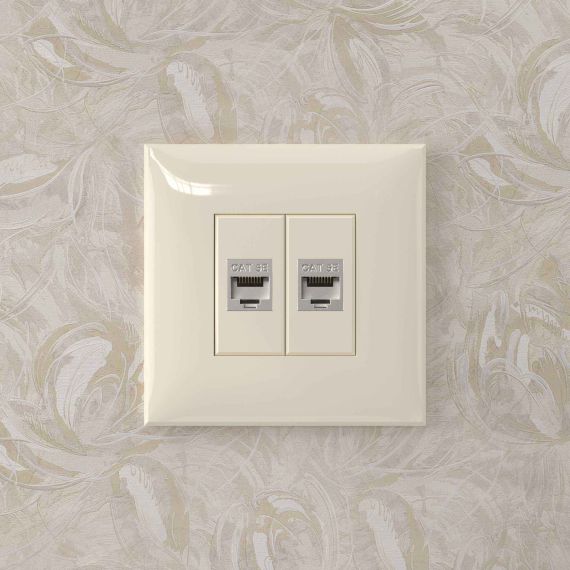 Компьютерная розетка RJ-45 без шторки в стену, кат.5e двойная экранированная, "Avanti", "Ванильная дымка" Компьютерная розетка RJ-45 без шторки в стену, кат.5e двойная экранированная, "Avanti", "Ванильная дымка"