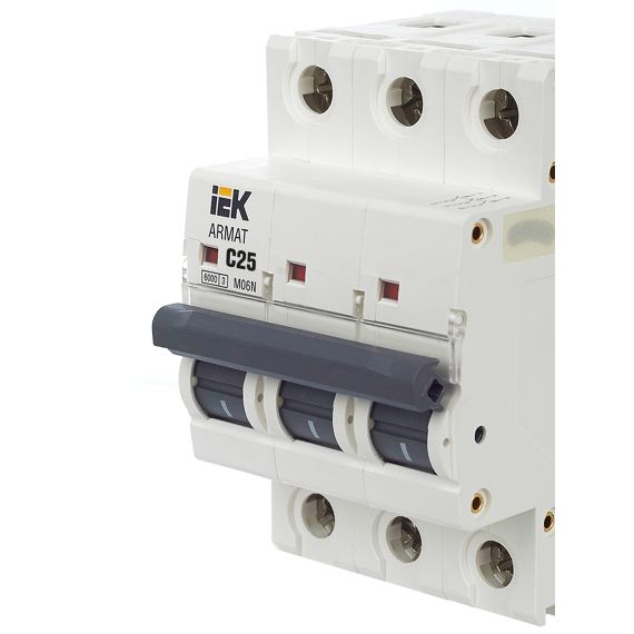 ARMAT Автоматический выключатель M06N 3P C 25А IEK