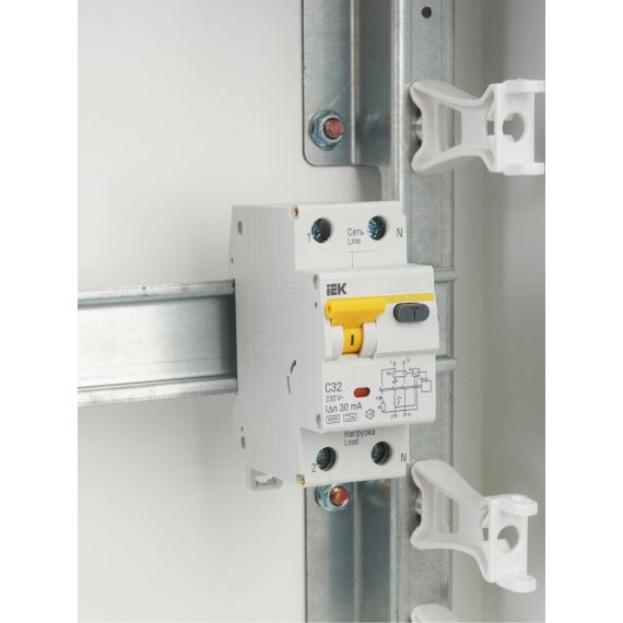 KARAT Автоматический выключатель дифференциального тока АВДТ 32 C32 30мА тип A IEK