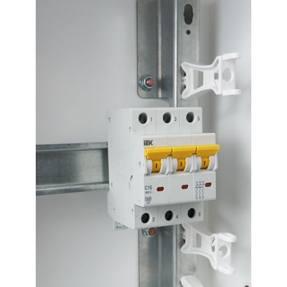KARAT Автоматический выключатель ВА47-60M 3P C 16А 6кА IEK