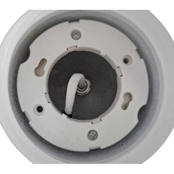 Патрон из термостойкого негорючего пластика обеспечивает безопасность