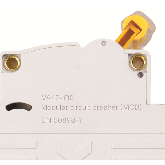 Эргономичный дизайн рукоятки включения/выключения облегчает процесс коммутации.