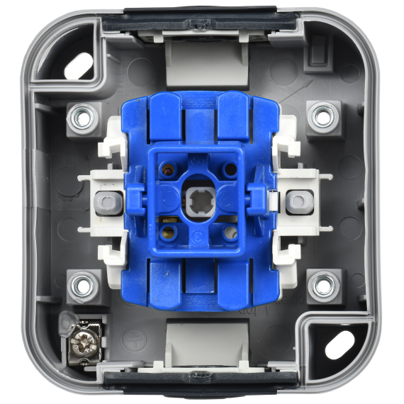 Механизм с самозажимными контактами обеспечивает надёжное и быстрое подключение.