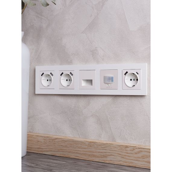 BRITE Рамка 5-местная РУ-5-Бр белый рифленый IEK