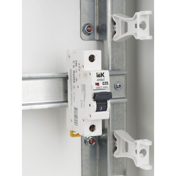 ARMAT Автоматический выключатель M06N 1P C 25А IEK