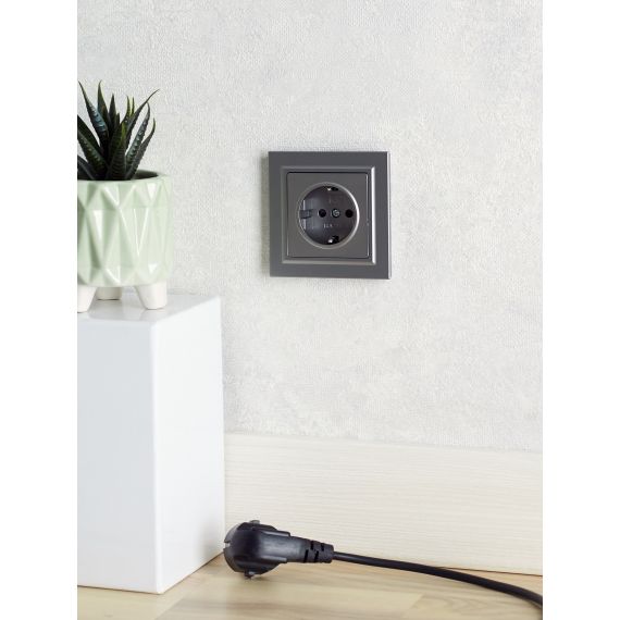 BRITE Розетка 1-местная с заземлением с защитными шторками 16А РС14-1-0-БрС сталь IEK