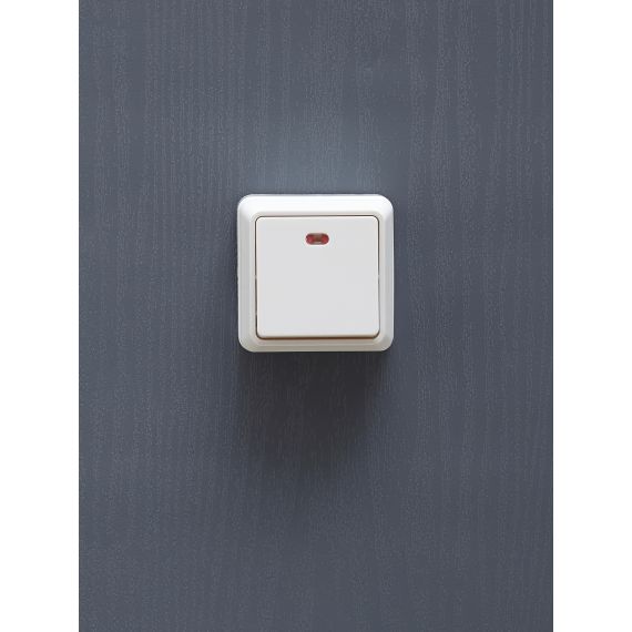 OKTAVA Выключатель 1-клавишный с индикацией для открытой установки 10А ВС20-1-1-ОБ белый IEK